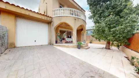 Casa pareada en Carrer de la Roca, 7