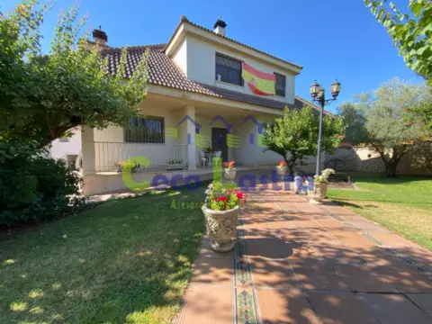 Chalet en calle de los Nogales