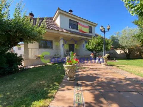 Chalet en calle de los Nogales