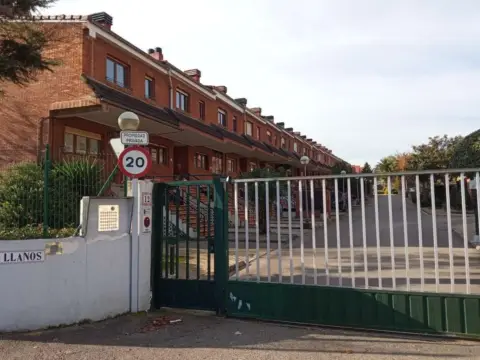 Chalet en calle de Juan Guerrero Urreisti