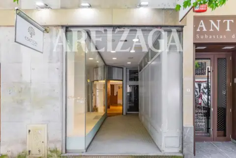 Local comercial en calle de Garibai, 18
