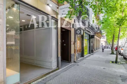 Local comercial en calle de Garibai, 18