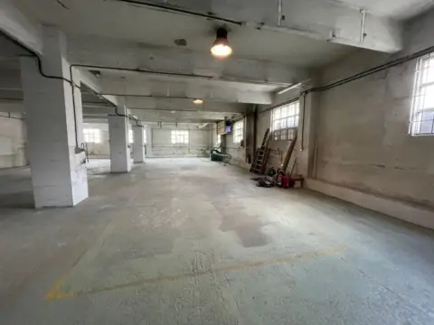 Nave industrial en Barrio de Florida, 56