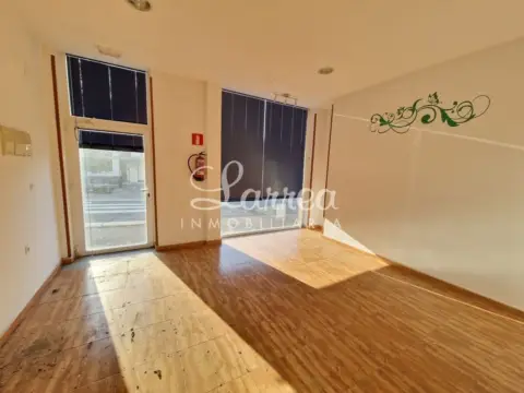 Local comercial en calle de Ugarana, 25