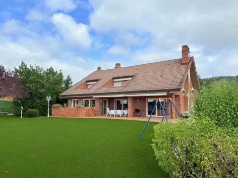 Chalet en Alzuza