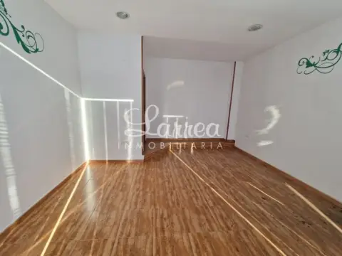 Local comercial en calle de Ugarana, 25