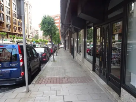 Local comercial en calle del Poeta Díez Gaviño