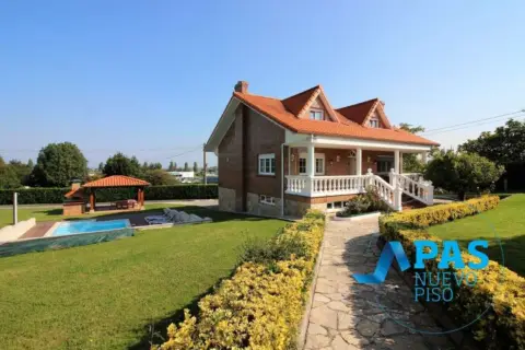 Chalet en Barrio de Igollo Esprilla