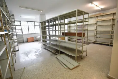 Local comercial en calle de Barrena