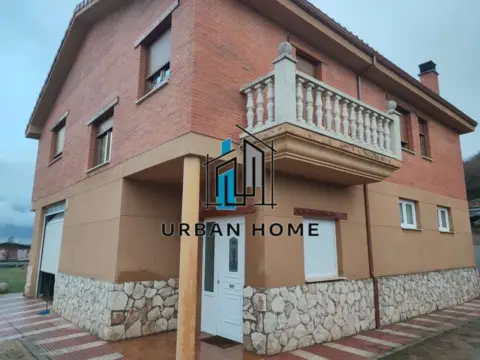 Chalet en calle calle La Barrera