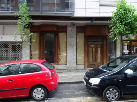 Local comercial en calle del Poeta Díez Gaviño