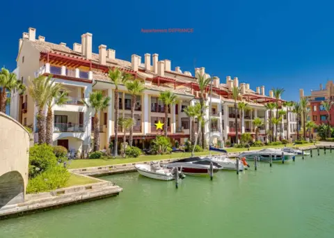 Piso en calle Avenida de La Marina, nº 4