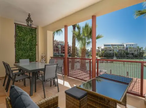 Piso en calle Avenida de La Marina, nº 4