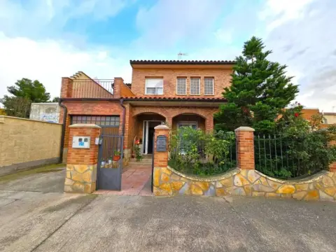 Chalet en calle del Polideportivo