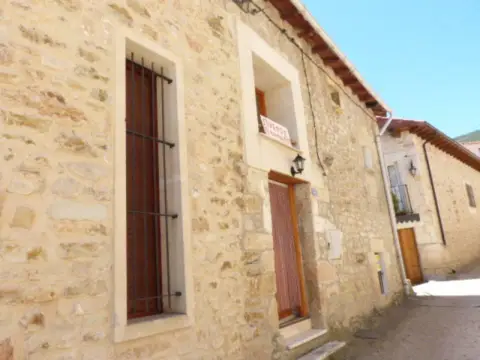 Casa en Valdenoceda