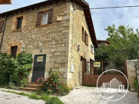 Casa en Dos Casas A La Venta Con Jardín Interior en El Valle de Valdebezana