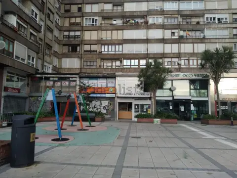 Local comercial en calle del Marqués de la Hermida