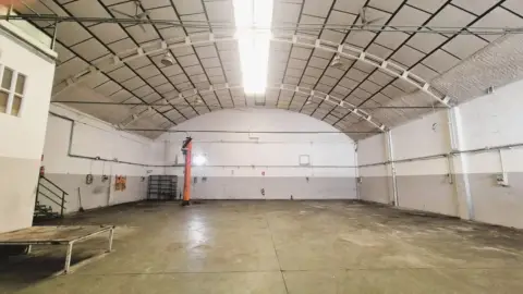 Nave industrial en calle de Ermitapea, 6
