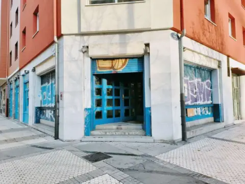 Local comercial en Amara Berri