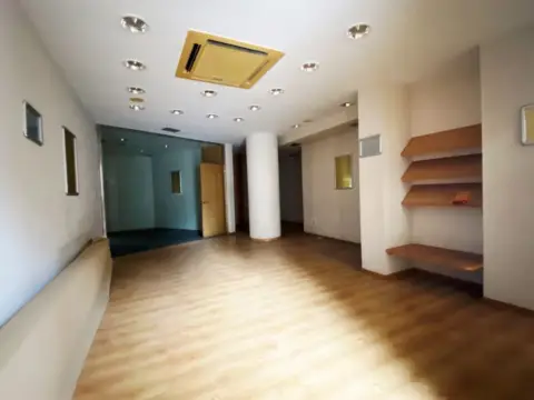 Local comercial en Alza - Herrera