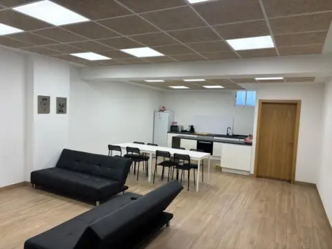 Local comercial en calle Descalzos