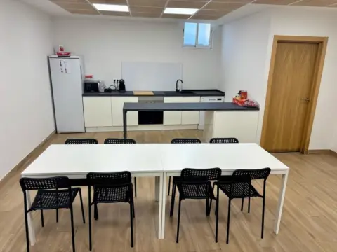 Local comercial en calle Descalzos