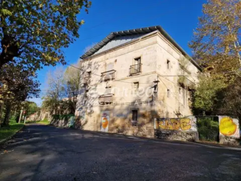 Edificio en Barrio de Ibarra, 100