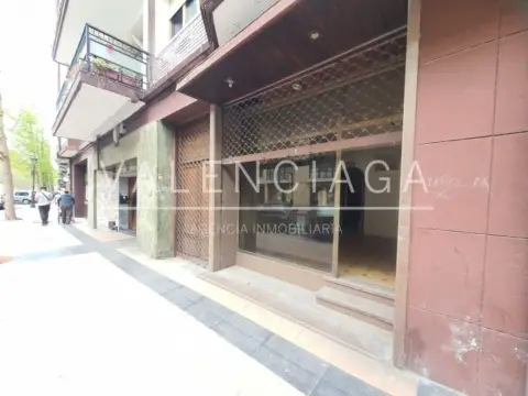 Local comercial en Avda.Navarra