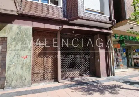 Local comercial en Avda.Navarra