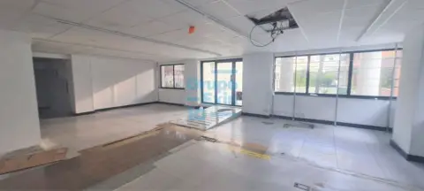 Local comercial en Amara Berri