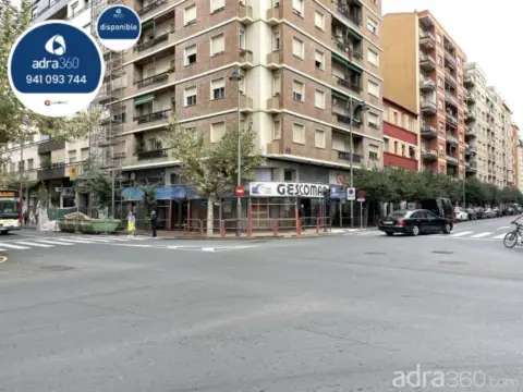 Local comercial en Avenida de la República Argentina