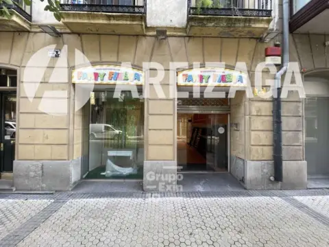 Local comercial en calle de Idiakez, 7