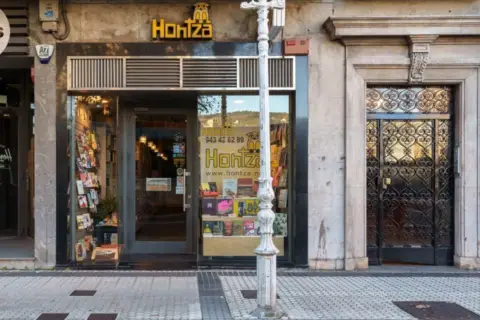 Local comercial en Área Romántica