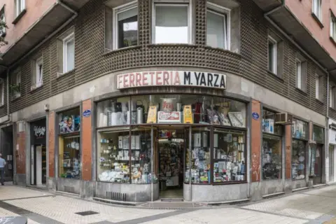 Local comercial en calle Antso Jakituna Hiribidea, nº 16