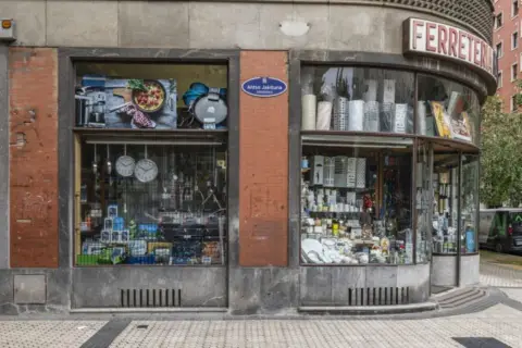 Local comercial en calle Antso Jakituna Hiribidea, nº 16