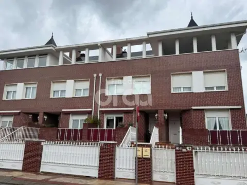 Casa adosada en San Fuentes