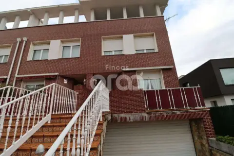 Casa adosada en San Fuentes