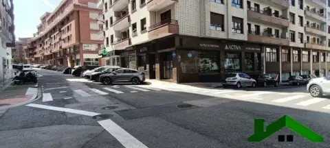 Local comercial en calle Larrakotorre