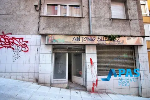 Local comercial en calle de Santos Mártires