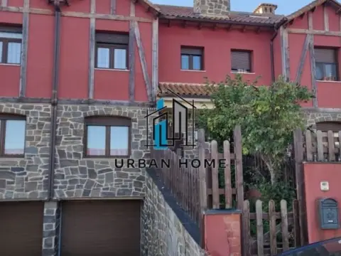 Chalet en calle del Barrio