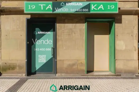 Local comercial en Kolon Pasealekua, 19