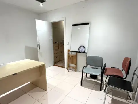 Local comercial en Ensanches - Zabalguneak