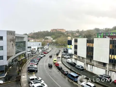 Oficina en calle de Portuetxe