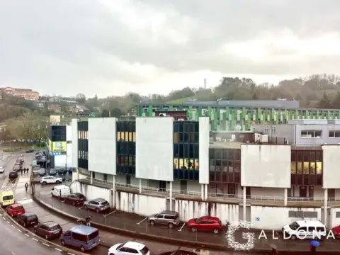 Oficina en calle de Portuetxe