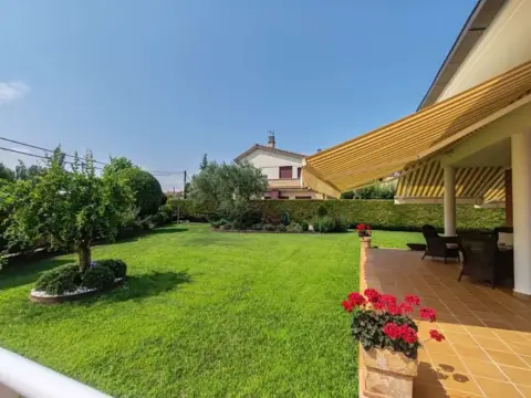 Chalet en Anguciana