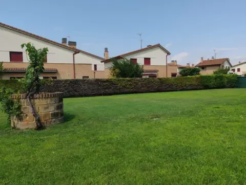 Chalet en Anguciana