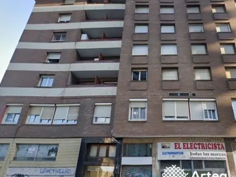 Local comercial en calle de Juan Gardeazábal