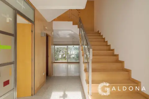 Casa adosada en calle de Isidro Ansorena