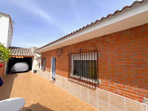 Chalet en La Puebla de Montalbán