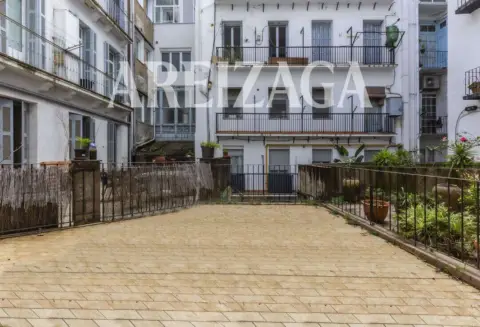 Piso en calle de Arrasate, 33